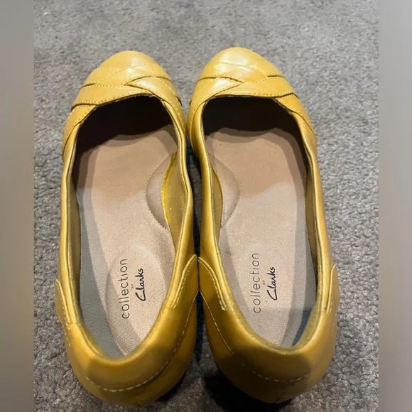 Clarks Gracelin Mia Ballet Flats in Mustard women’s size 7.5 - Picture 3 of 5